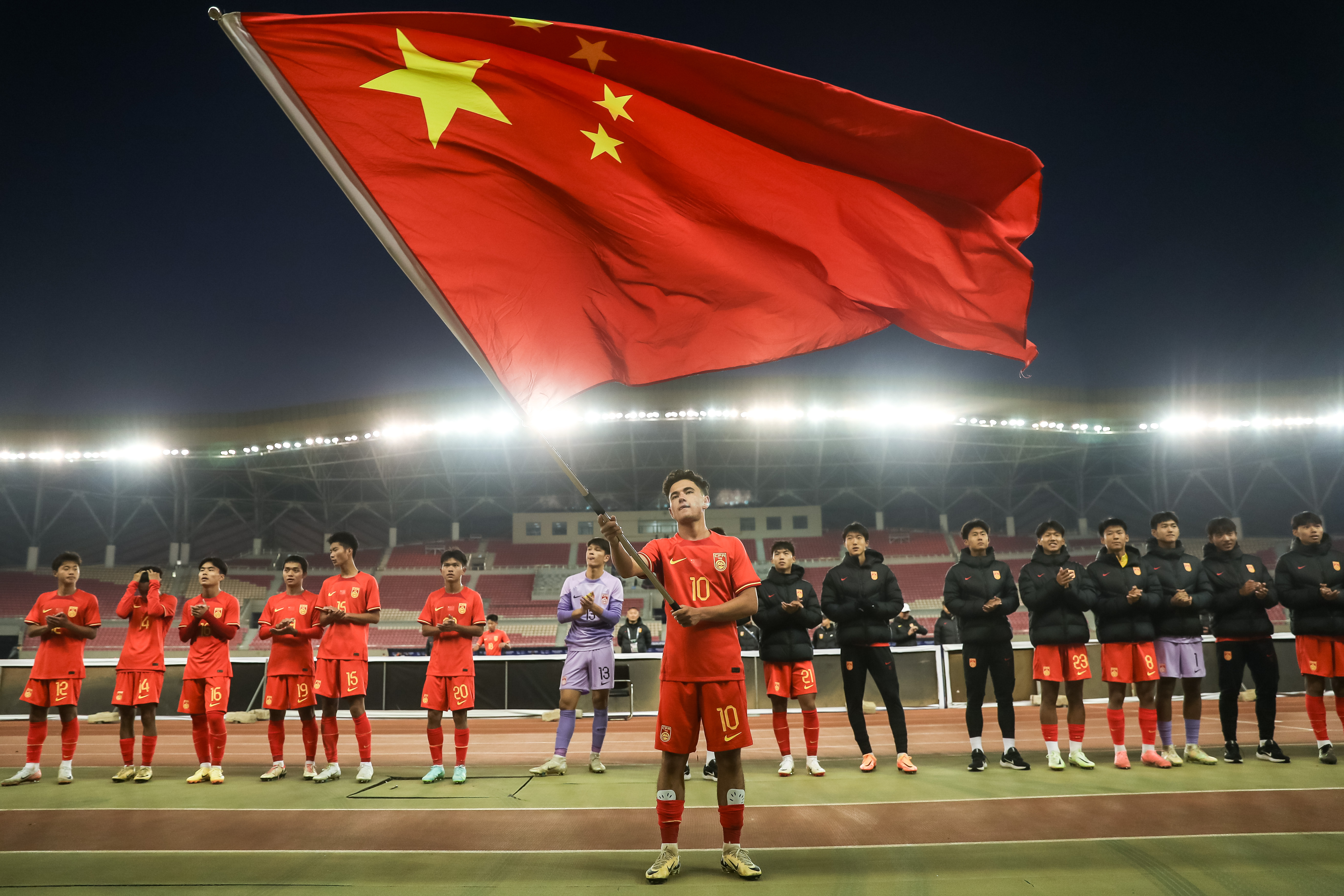 包含亚洲杯篮球赛开幕东道主队迎来首场胜利的词条 包含亚洲杯篮球赛开幕东道主队迎来首场胜利的词条