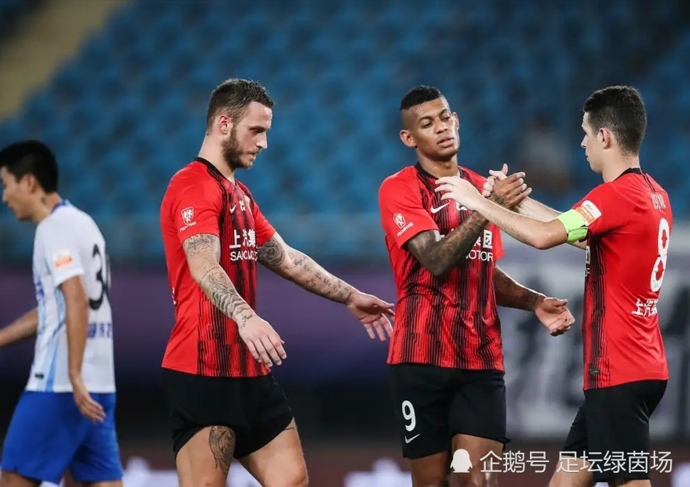 上海上港大胜天津泰达，继续保持领先位置