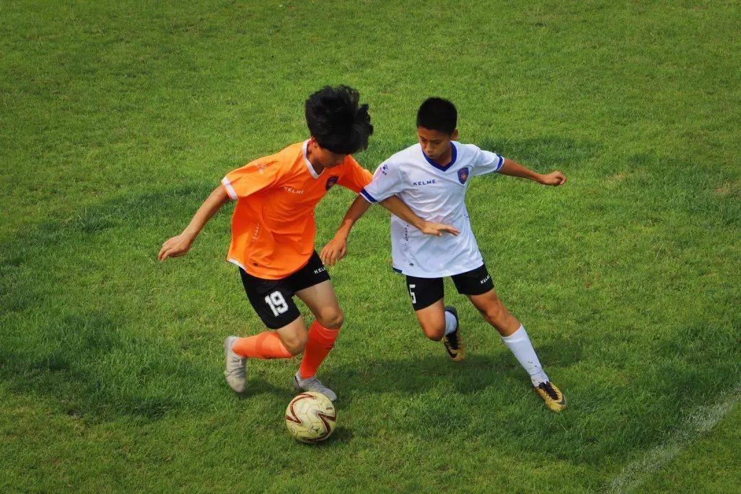 关于精彩表现赢得掌声，球队气势如虹放烟花的信息