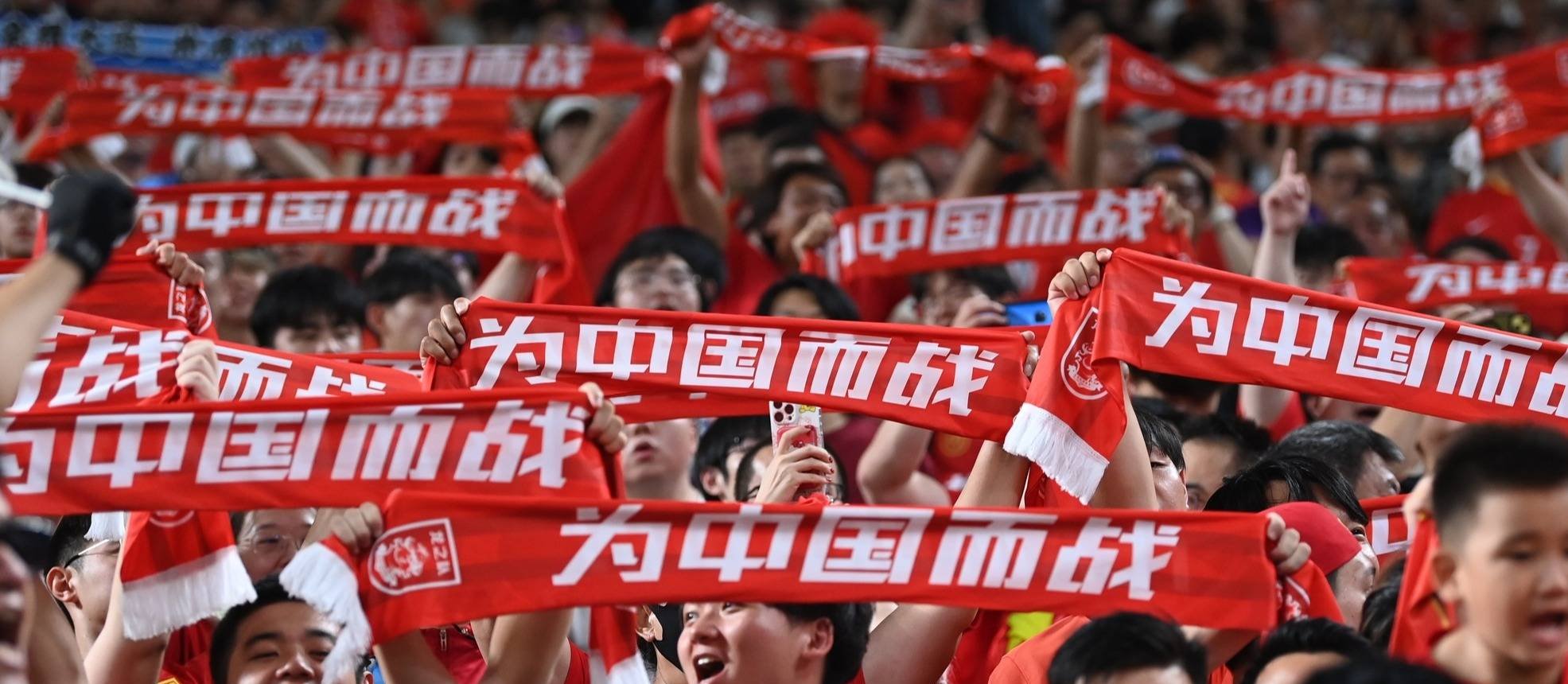 关于热门队被险胜,队员庆祝胜利,教练回顾战术的信息 关于热门队被险胜,队员庆祝胜利,教练回顾战术的信息