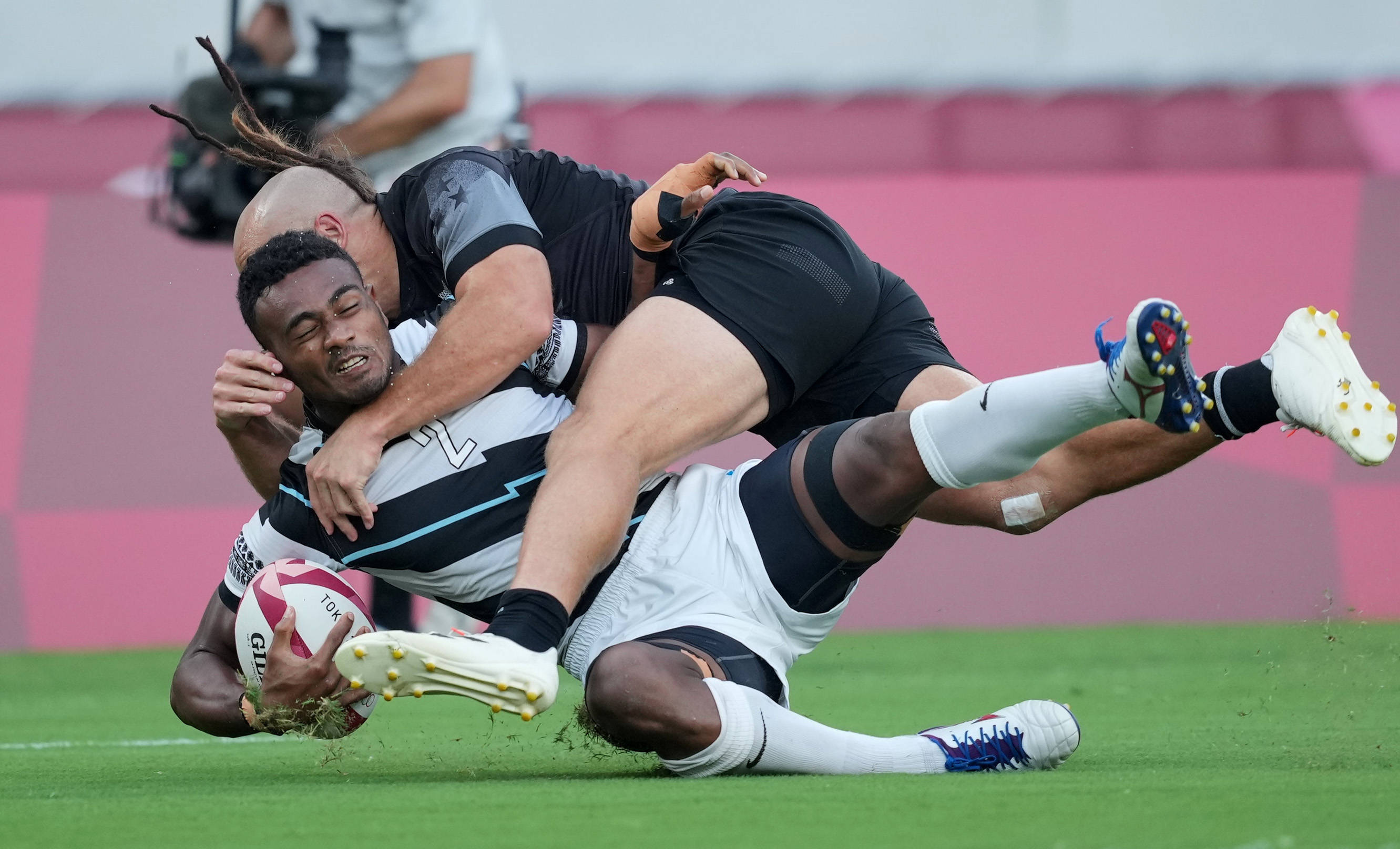 关于橄榄球决赛震撼开打,巅峰对决引爆全场的信息 关于橄榄球决赛震撼开打,巅峰对决引爆全场的信息