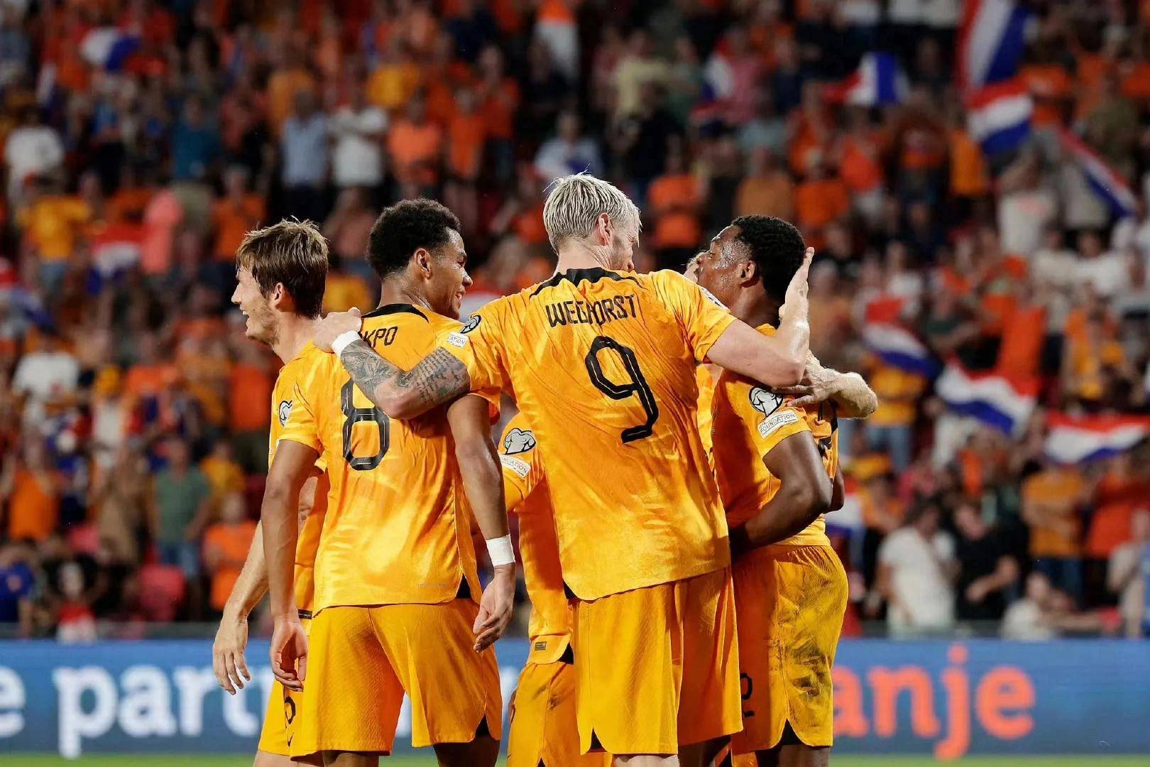 雷火电竞网站-法国队险胜丹麦队，黄鸭组合统治全场